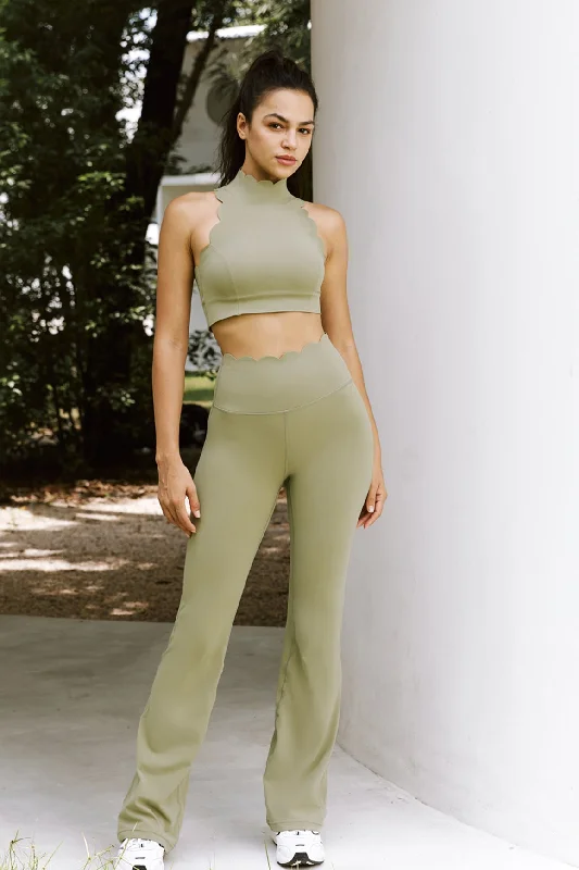 High-Waist Flare Legging Stylish Sweat-Proof Leggings