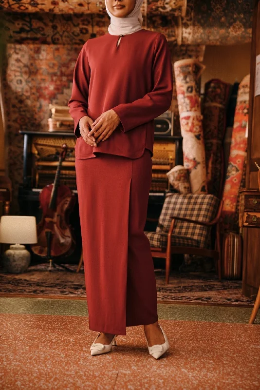 The Akar Kita Women Folded Skirt - Maroon Dust wool skirt sturdy