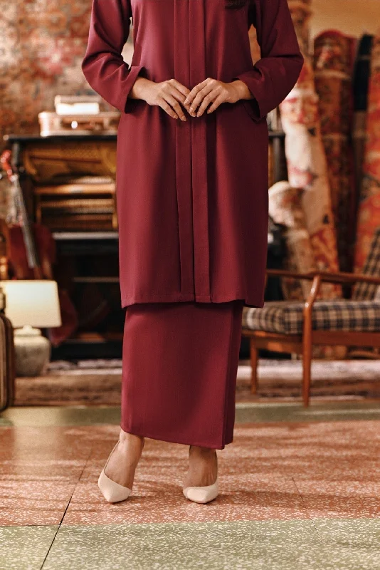 The Akar Kita Women Folded Skirt - Burgundy leather skirt bold