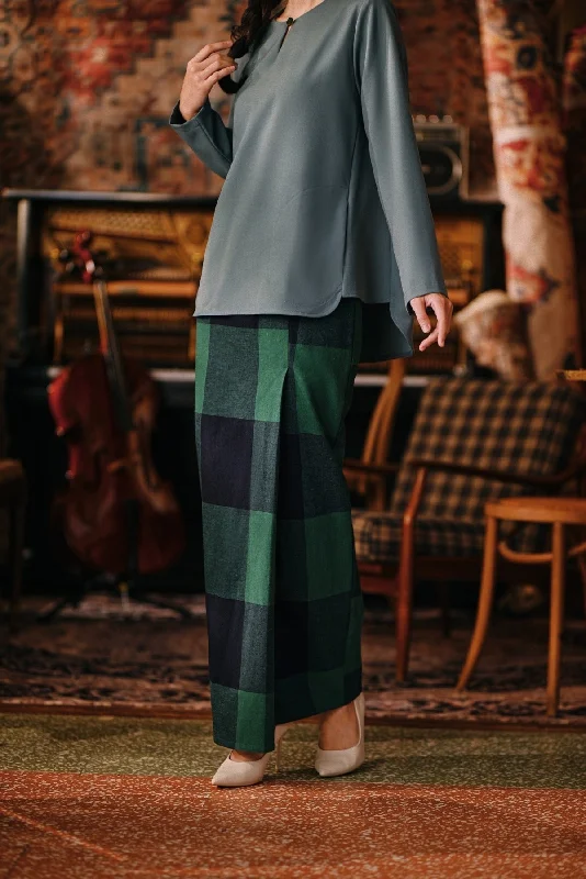 The Akar Kita Women Folded Skirt - Green Square lace skirt romantic