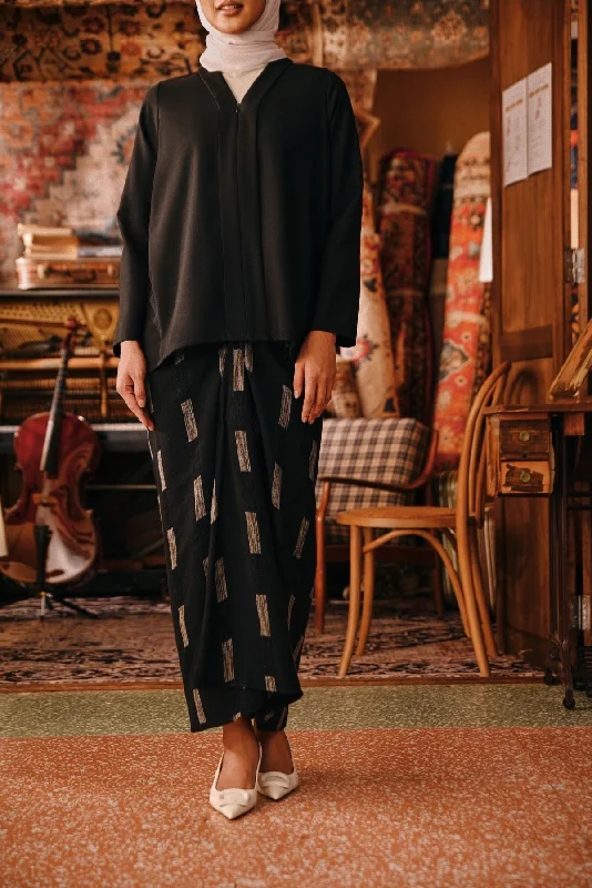 The Akar Kita Women Wrap Skirt - Noirline ribbed skirt waist