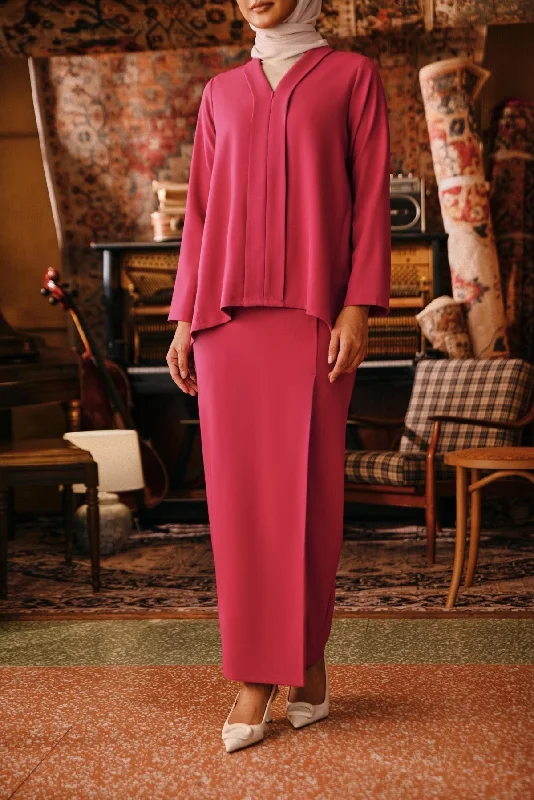 The Akar Kita Women Folded Skirt - Magenta chiffon skirt airy
