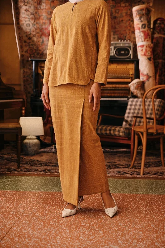 The Akar Kita Women Folded Skirt - Nature Gold chiffon skirt delicate