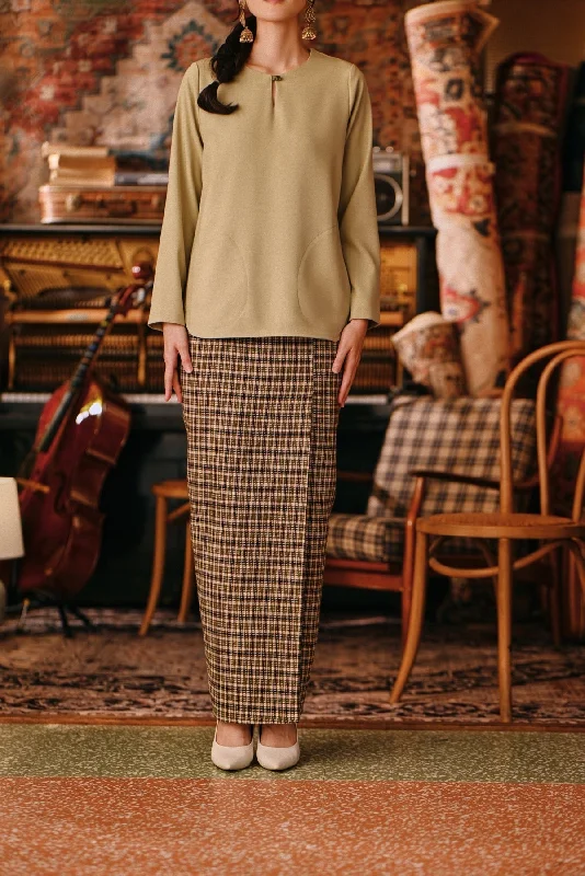 The Akar Kita Women Folded Skirt - Evergreen Grid silk skirt sleek