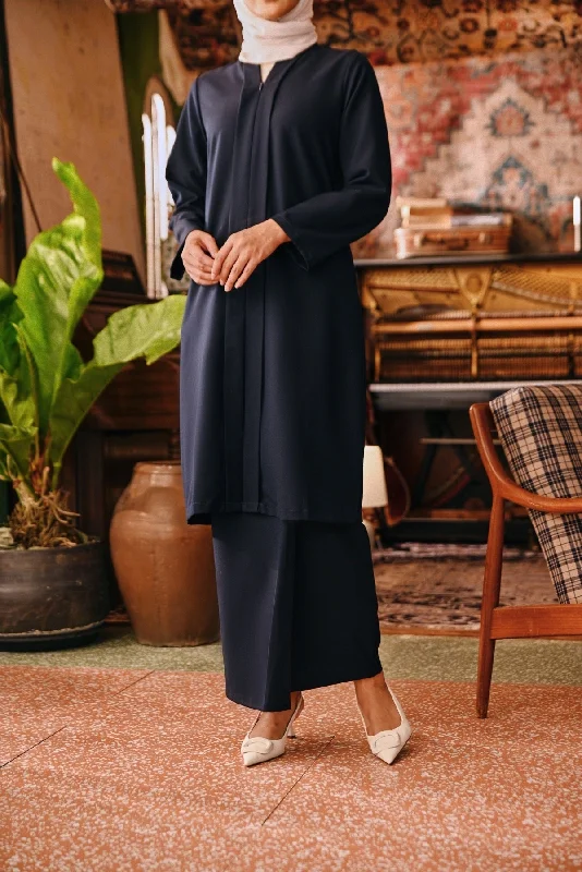 The Akar Kita Women Folded Skirt - Navy linen skirt airy