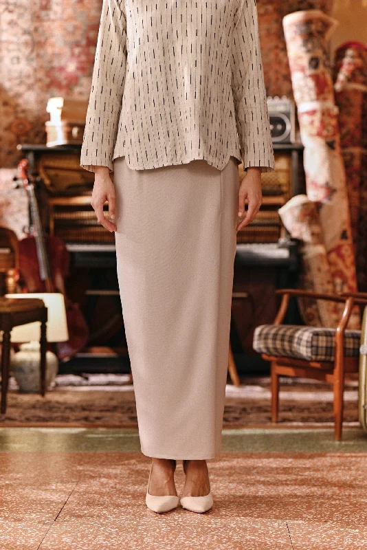 The Akar Kita Women Folded Skirt - Nude breathable skirt fabric